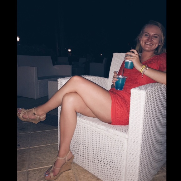 Meet your Posher, Danielle - Picture 4 of 4